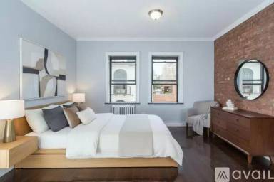 Main picture of 325 E 5th St