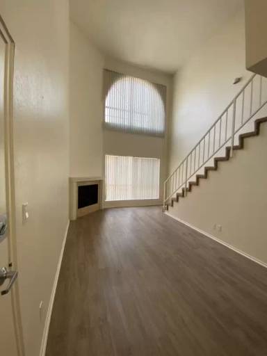 Main picture of The Premier on Moorpark