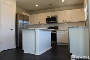 Main picture of 916 Watson Way