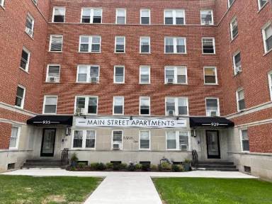 Main picture of 929 N Main St