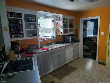 Main picture of 800 W 30th St