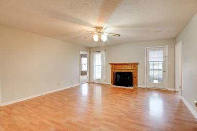 Main picture of 211 Moncrest Dr