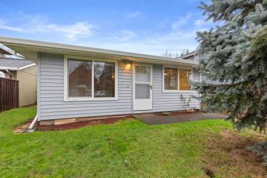 Main picture of 4417 SE Bybee Blvd