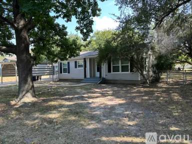 Main picture of 2626 W Johnson St