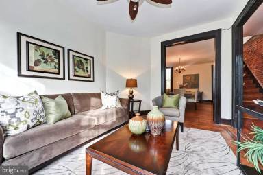 Main picture of 3021 11th St NW