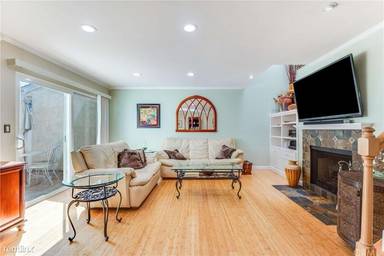 Main picture of 4325 W 182nd St