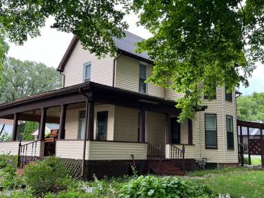 Main picture of 308 W Chestnut St