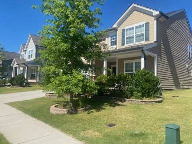 Main picture of 439 Parlier Dr