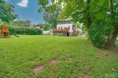 Main picture of 39 Middlesex Ave