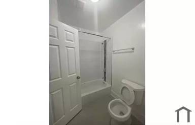 Main picture of 5600 S Michigan Ave