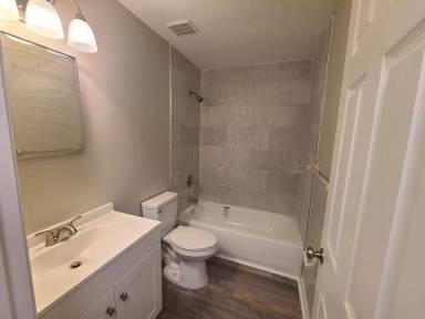 Main picture of 206 NE 42nd Pl