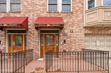 Main picture of 124 Monroe St