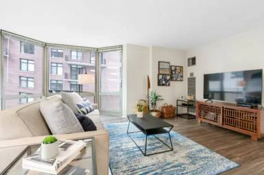 Main picture of 1016 N Dearborn St