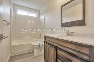 Main picture of 103 NE 95th Ave