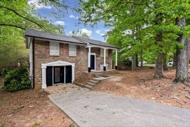 Main picture of 3100 Fern Valley Dr SW