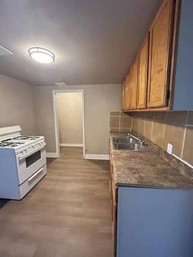 Main picture of 665 E 105th St