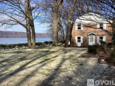 Main picture of 4671 Palisade Ave