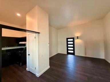 Main picture of 1561 Oak St