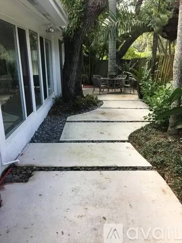 Main picture of 701 SW 9th Ave