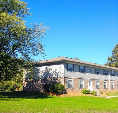 Main picture of 644 Lakeside Dr