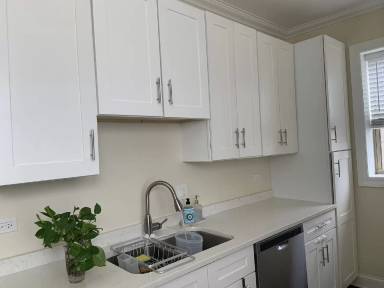 Main picture of 6135 N Hoyne Ave