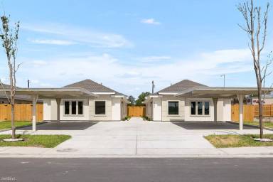 Main picture of 5901 Puffin Ave