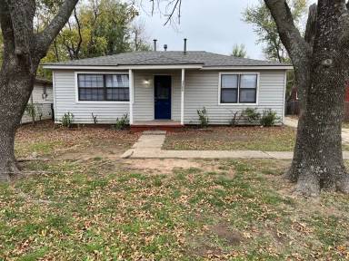 Main picture of 3200 SE 16th St