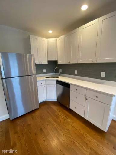 Main picture of 2747 Washington St