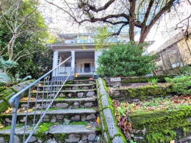 Main picture of 815 15th Ave E