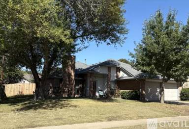 Main picture of 106 Hollywood Dr