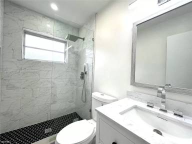 Main picture of 215 SW 1st Ct