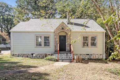 Main picture of 371 Haas Ave SE