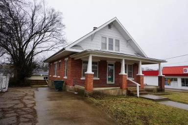 Main picture of 400 N Elm St