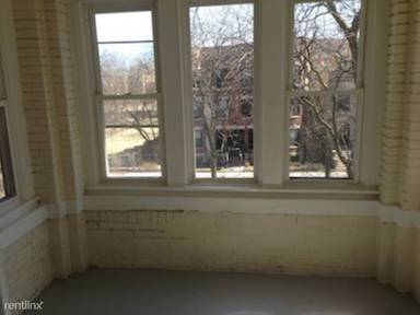 Main picture of 5036 S Michigan Ave