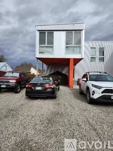 Main picture of 442 Chilcott St