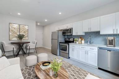 Main picture of 1522 W Girard Ave