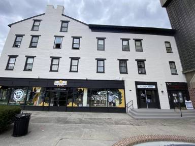 Main picture of 5 Center Sq