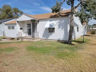 Main picture of 4127 S Hughes St
