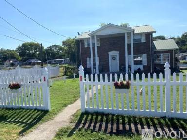 Main picture of 2216 E Broadway Ave