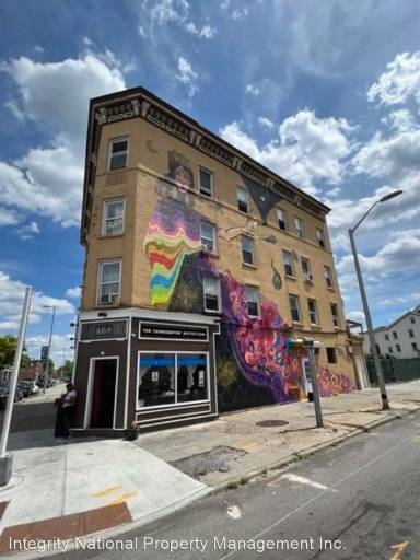 Main picture of 468 Main St