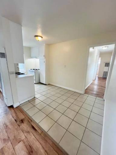 Main picture of 4438 Kansas St