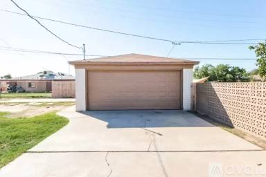 Main picture of 238 E Marilyn Ave
