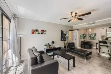 Main picture of 5146 S Jones Blvd