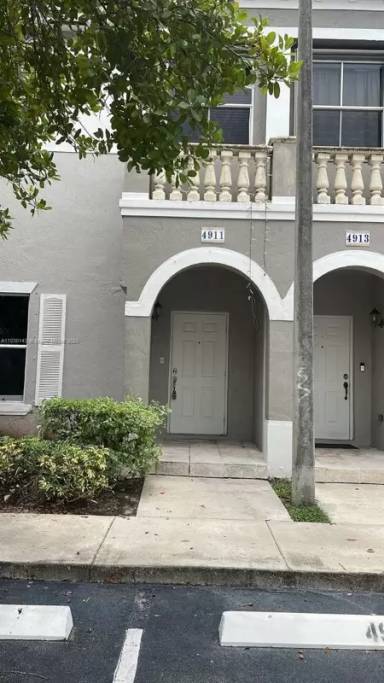Main picture of 4911 SW 140th Ter