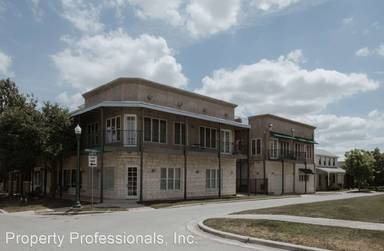 Main picture of 979 N Academy Ave