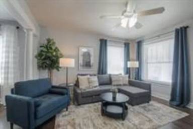 Main picture of 3833 Central St