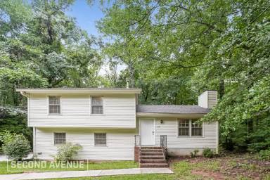 Main picture of 650 Bell Rd SE