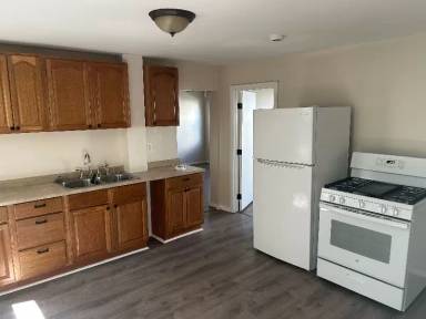 Main picture of 7981 N Main St