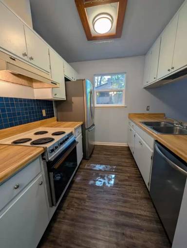 Main picture of 151 Parkbrook Cir