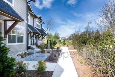 Main picture of 4602 Tremont Ave